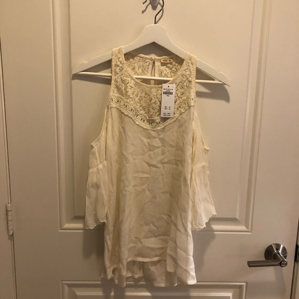 Cold shoulder lace top!
